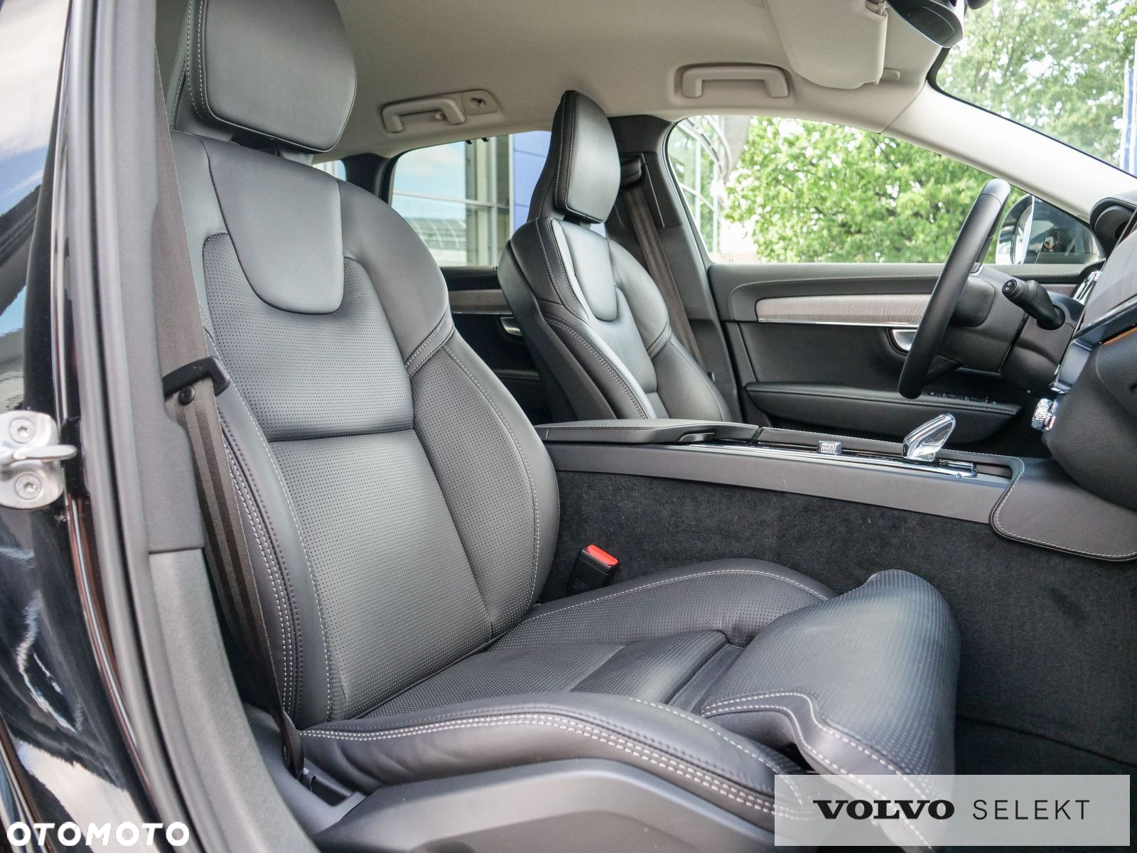 Volvo V90 Cross Country - 32