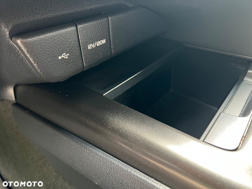 Toyota Camry 2.5 Hybrid Comfort CVT - 23