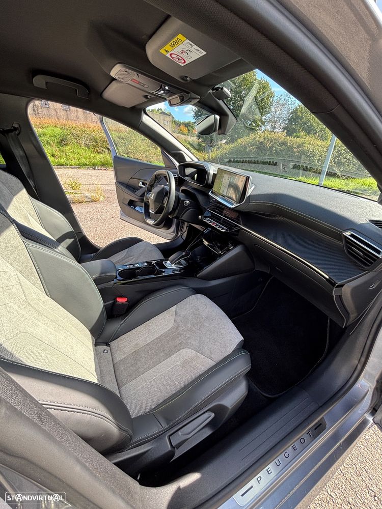 Peugeot e-208 GT - 10