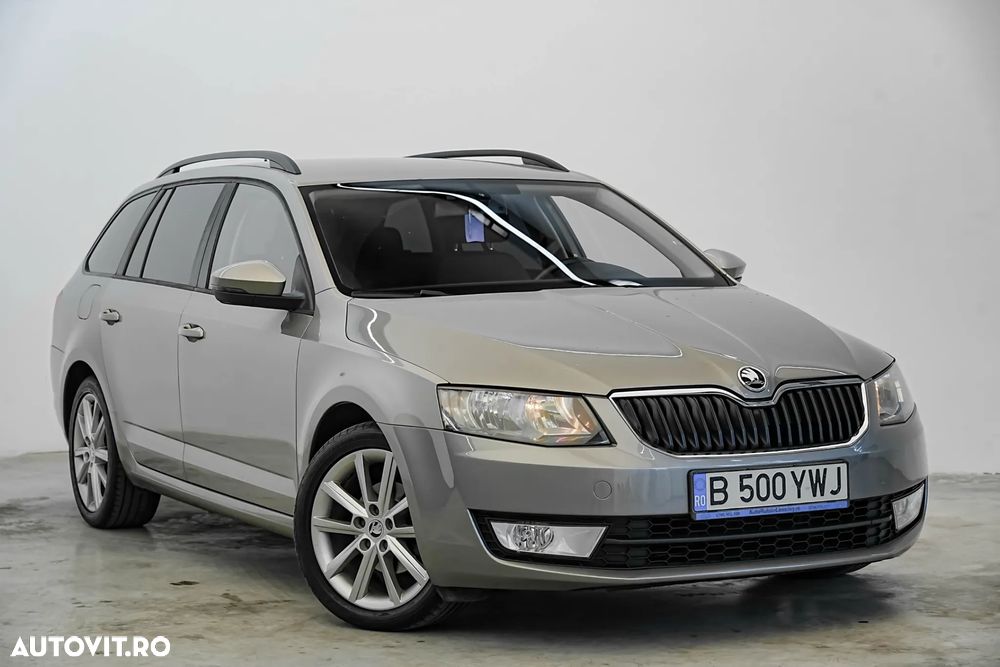 Skoda Octavia 1.6 TDI STYLE DSG - 2