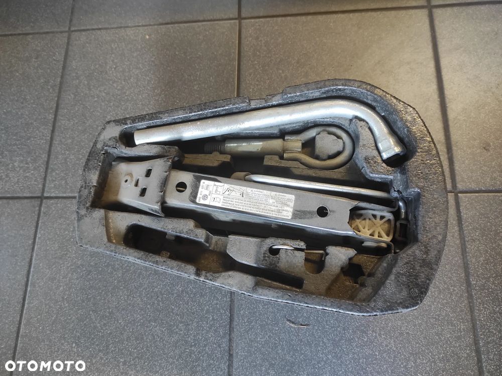ZAPAS ZESTAW DO KOŁA KOMPLETNY WYPEŁNIENIE LEWAREK KLUCZ WKRĘTKA R15 AUDI A1 VW POLO 4 5 SEAT IBIZA 4 SKODA FABIA 2 3 ROOMSTER RAPID WYSYŁKA !!!!!! - 3