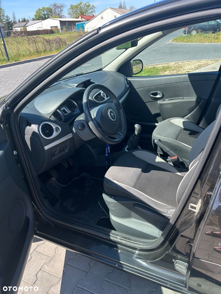 Renault Clio 1.2 16V Life - 9