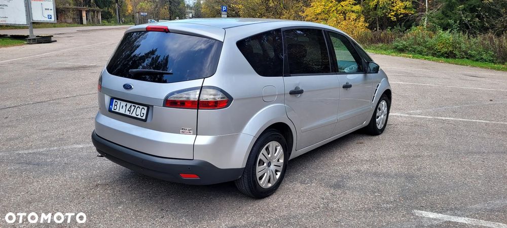 Ford S-Max - 11