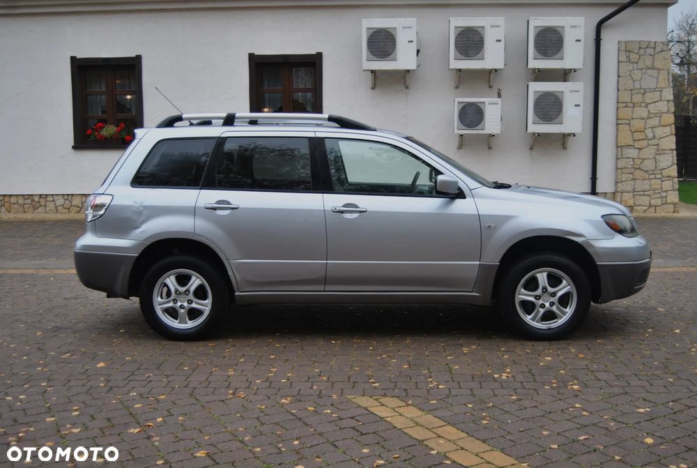 Mitsubishi Outlander 2.0 4WD Invite - 16