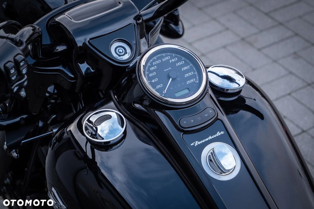 Harley-Davidson Trike Freewheeler - 15