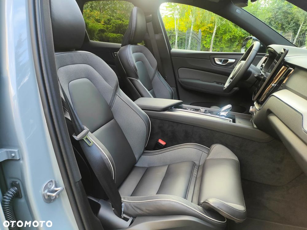 Volvo XC 60 B5 B AWD Ultra Dark - 35