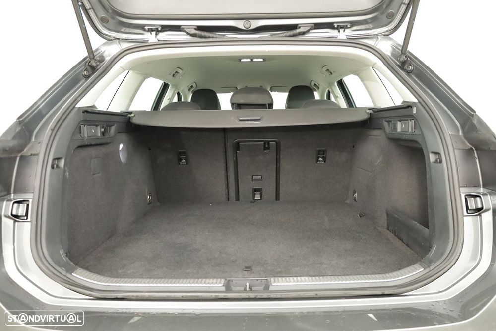 VW Passat Variant 1.5 TSI eHybrid DSG - 24