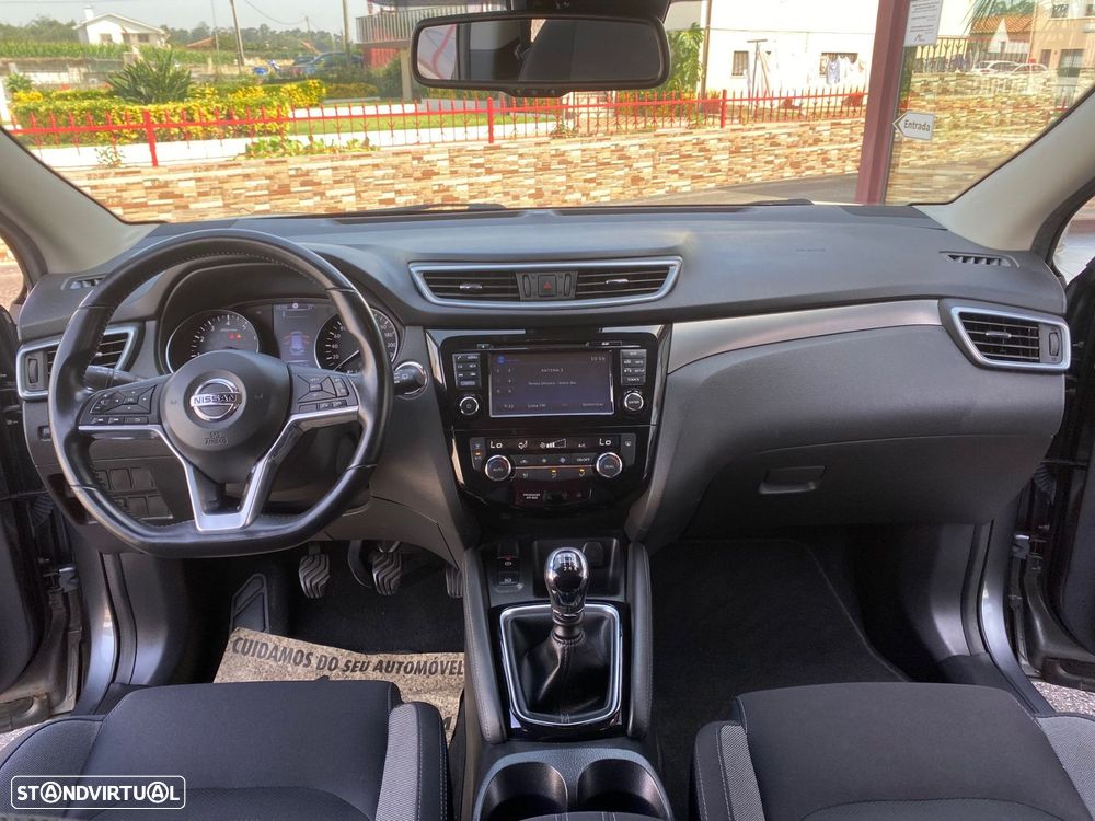 Nissan Qashqai 1.2 DIG-T N-Connecta 18 - 19