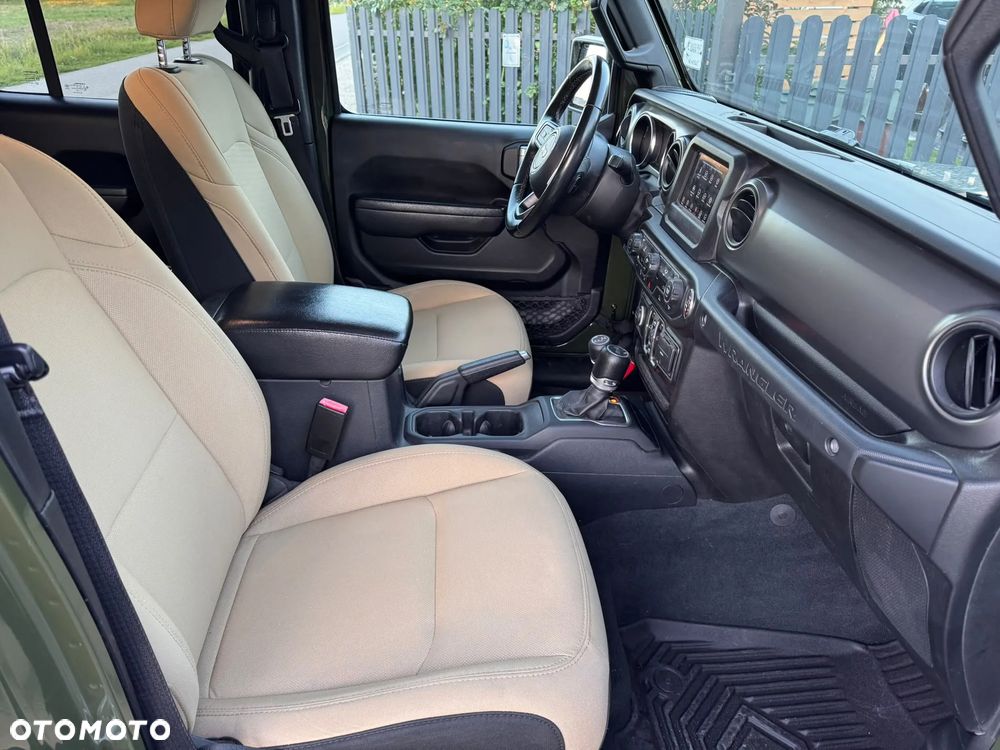 Jeep Wrangler - 10