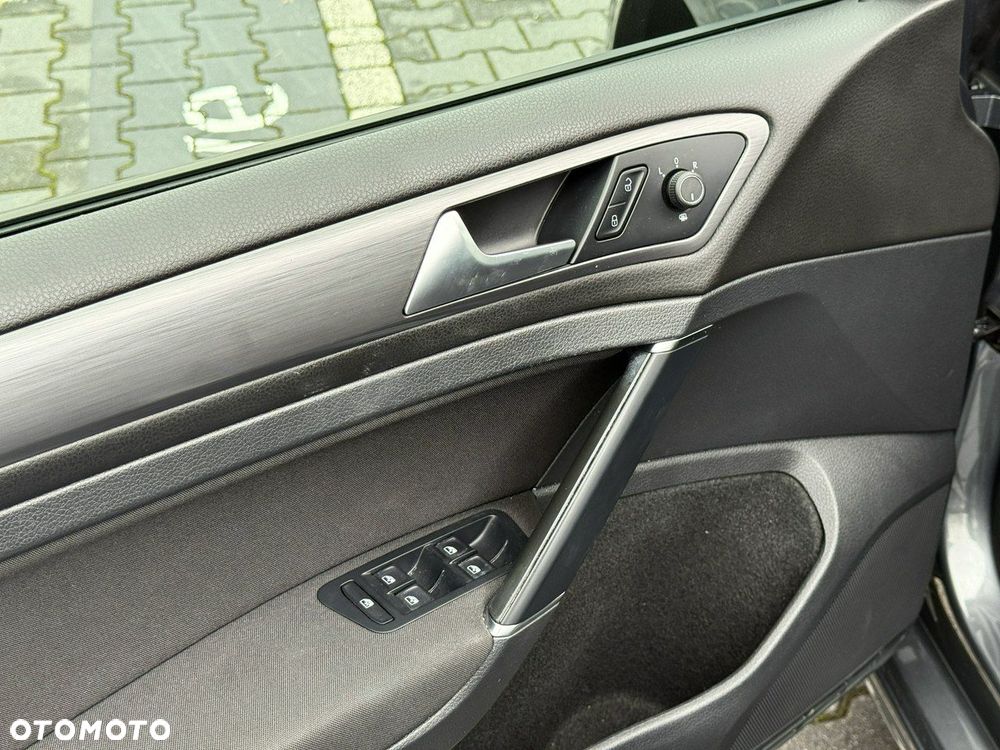 Volkswagen Golf - 11