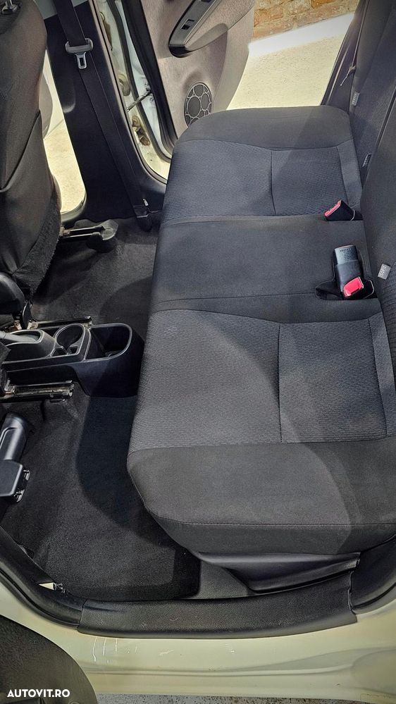 Toyota Yaris - 8