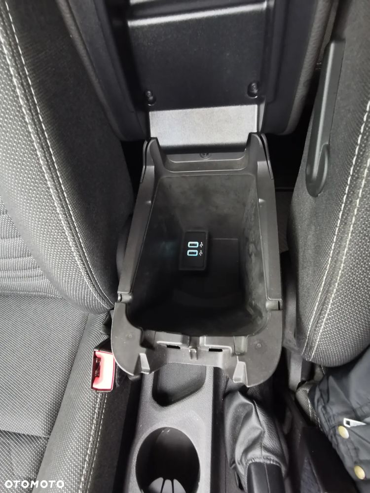 Ford Tourneo Connect Grand - 40