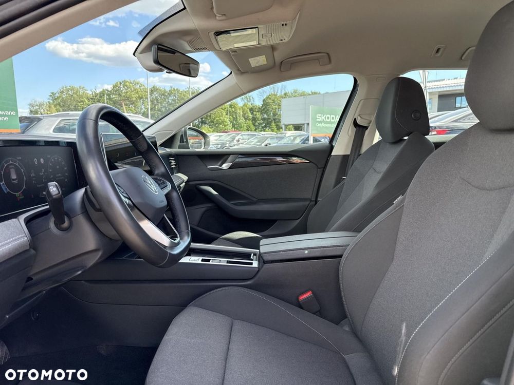 Volkswagen Passat - 10