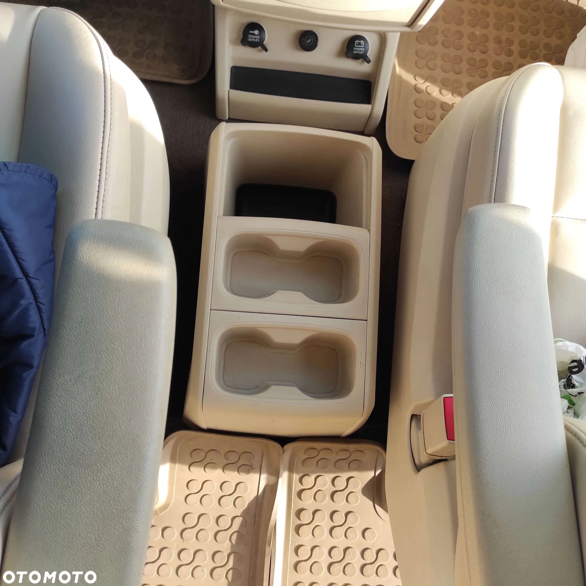 Volkswagen Routan - 7