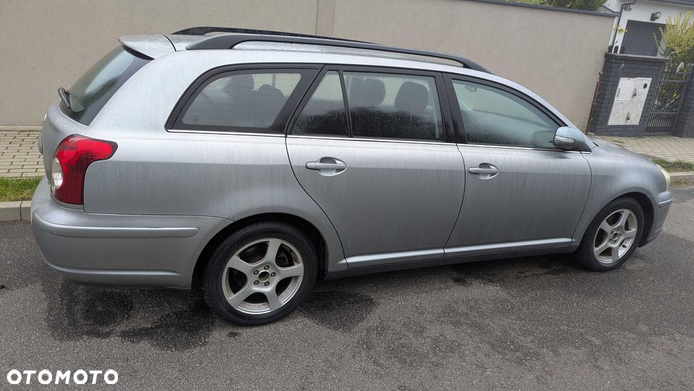 Toyota Avensis - 5
