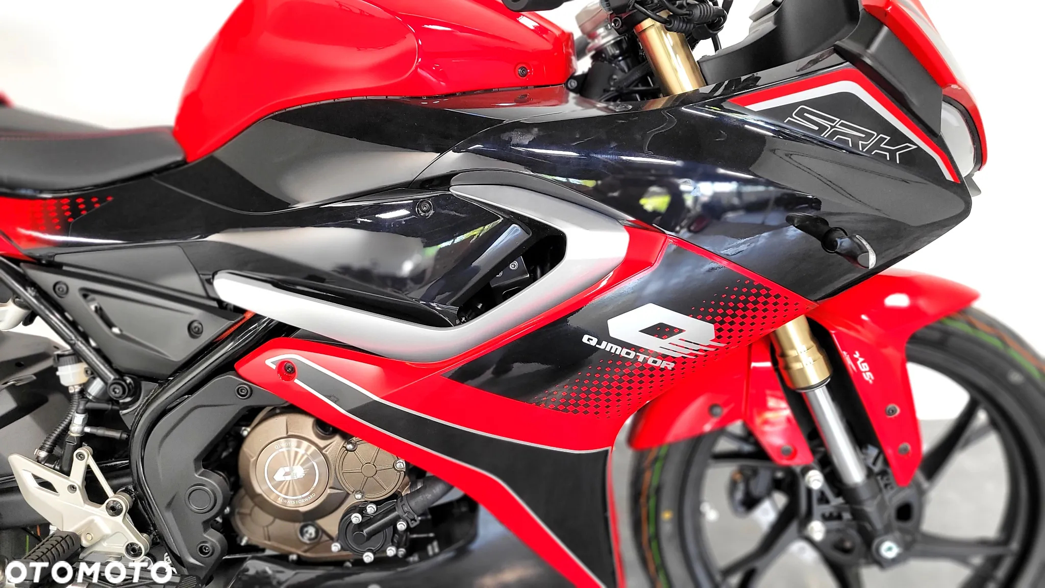 QJMOTOR SRK 125R - 3