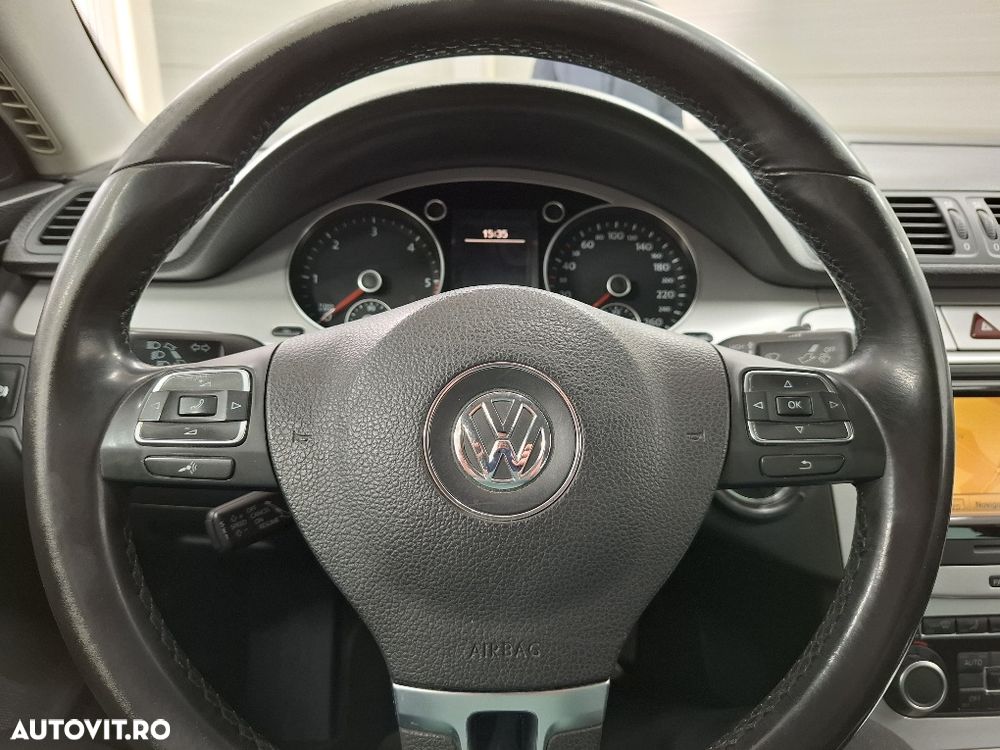 Volkswagen Passat 1.6 TDI DPF BlueMotion Technology Comfortline - 24