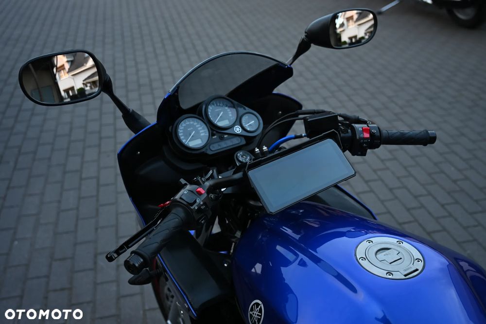 Yamaha FZS - 9
