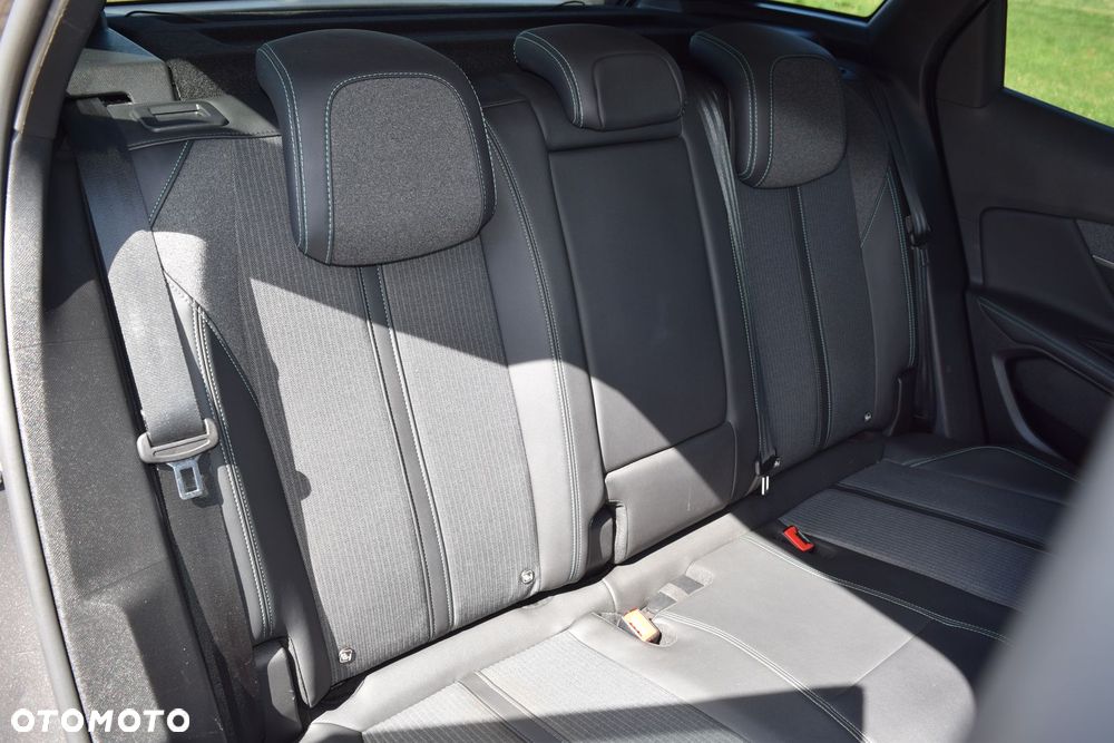Peugeot 3008 225 e-EAT8 Allure - 24