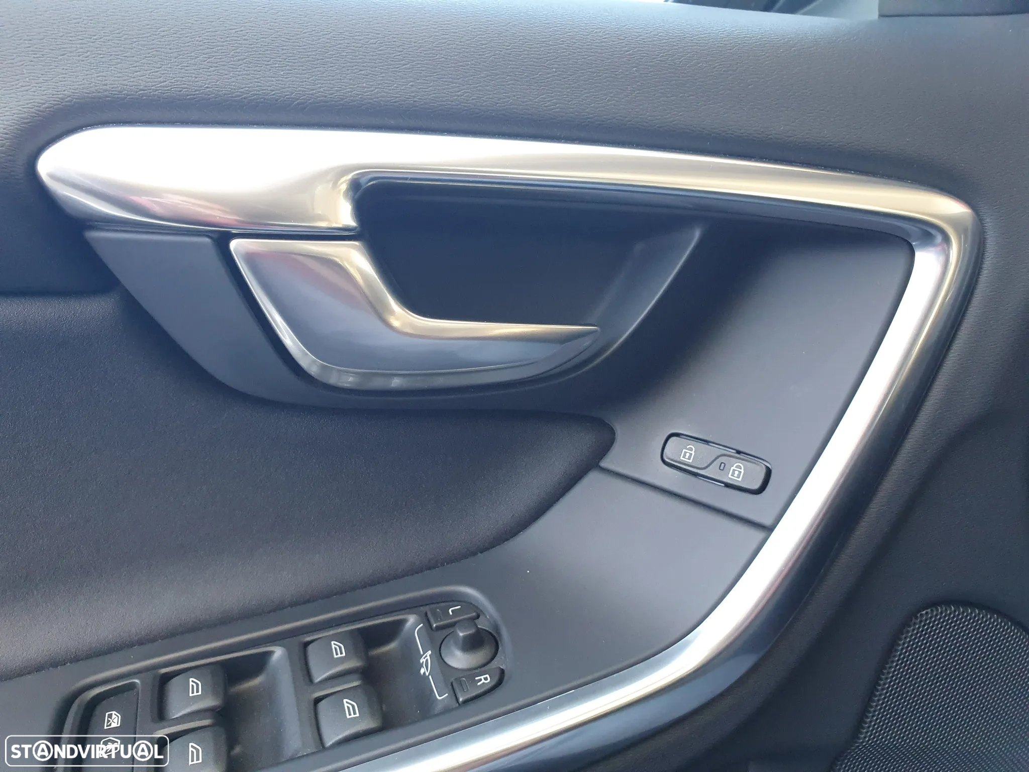 Volvo V60 2.0 D4 R-Design Start/Stop - 18