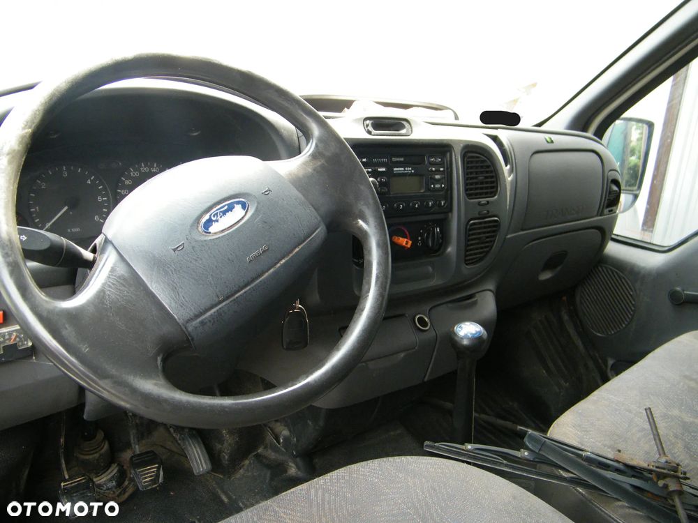 Ford Transit (00-06r.) 2.0TD 85KM.Silnik Duratorq DI (85PS)  Skrzynia VXT75 Lakier Diamond White 73 . Cały na części GWARANCJA !!!  Przód Tył Zestaw Komplet Drzwi Klapa Zderzak Błotnik Maska Grill Atrapa Szyba Pas Lampa Lusterko Boczki Fotel Kanapa Kokpit Deska Rozdzielcza Przełącznik Włącznik Sterownik Przewody Wiązka Instalacja Moduł Komputer Czujnik Listwa Pompa Alternator Wtryski Głowica Rozrusznik Kompresor Sprzęgło Dwumas Silnik Skrzynia ABS Klimatyzacji Paliwa Wspomagania Kolektor Turbina Przepustnica Zawór Chłodnica Koło Hak Belka Sanki Zawieszenie Mcpherson Półoś Amortyzator Wydech Tłumik Zacisk Most - 6