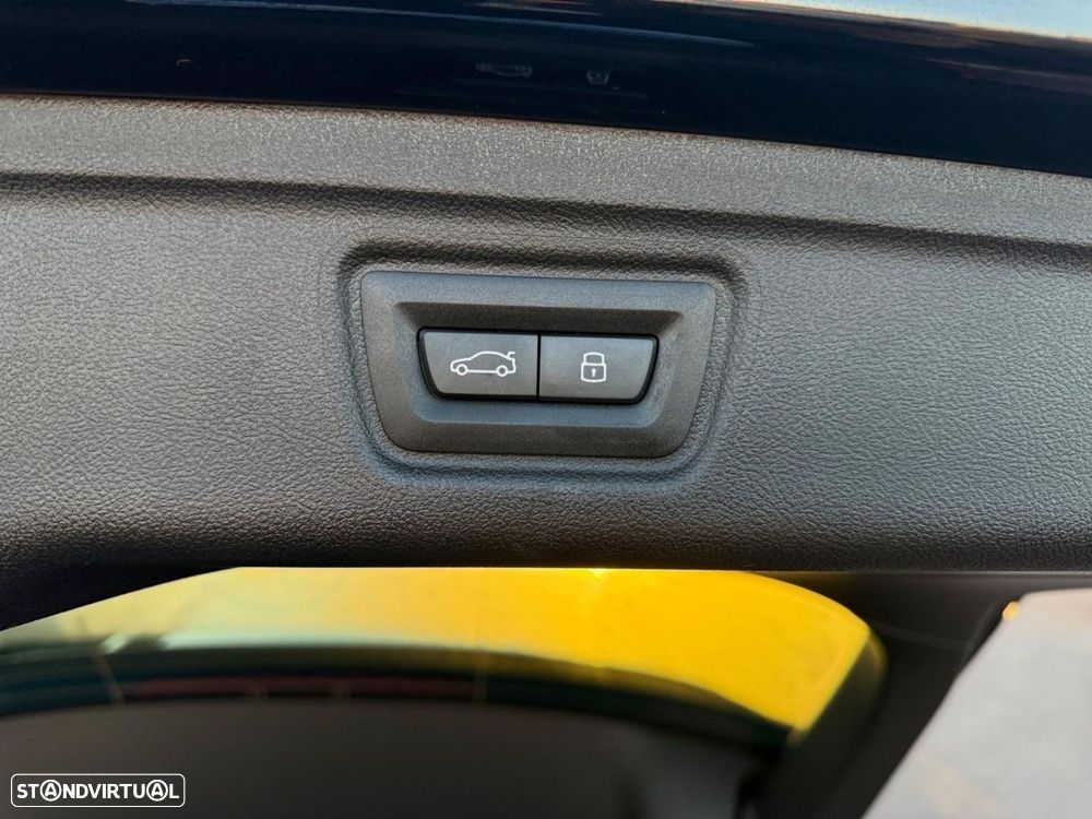 BMW 330 e Pack Desportivo M Pro Auto - 14
