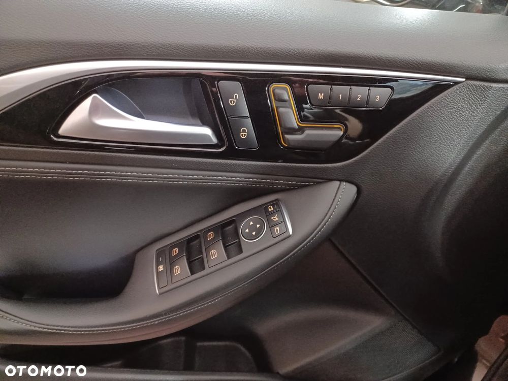 Infiniti Q30 2.0t Sport City Black AWD 7DCT - 22