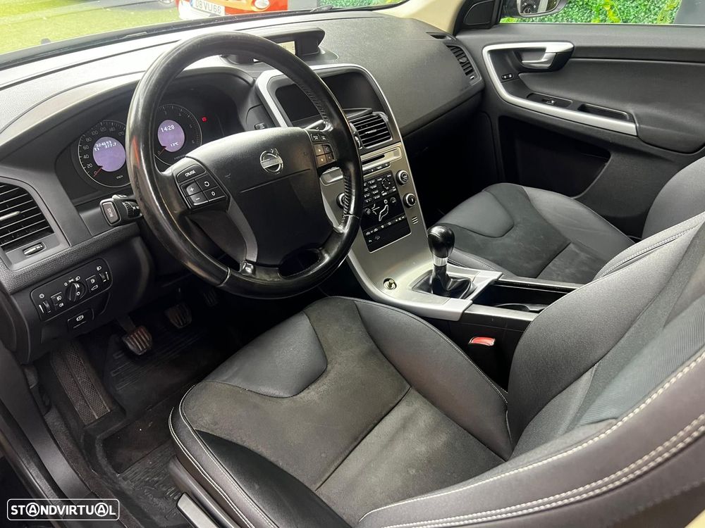 Volvo XC 60 D5 Momentum - 8