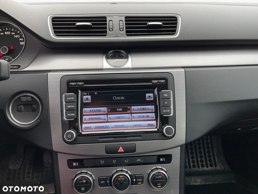 Volkswagen Passat - 31