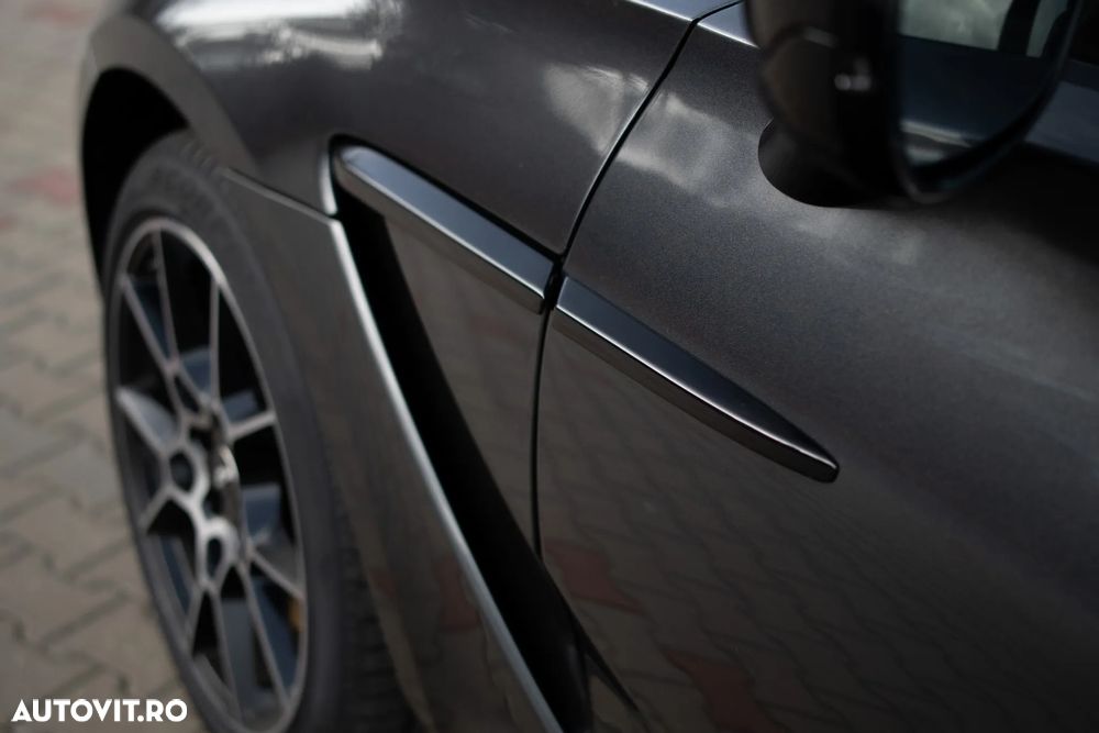 Aston Martin DBX - 14