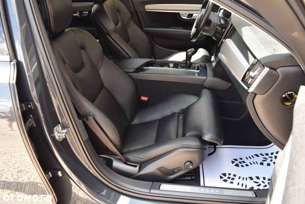 Volvo V90 D3 Momentum Pro - 41