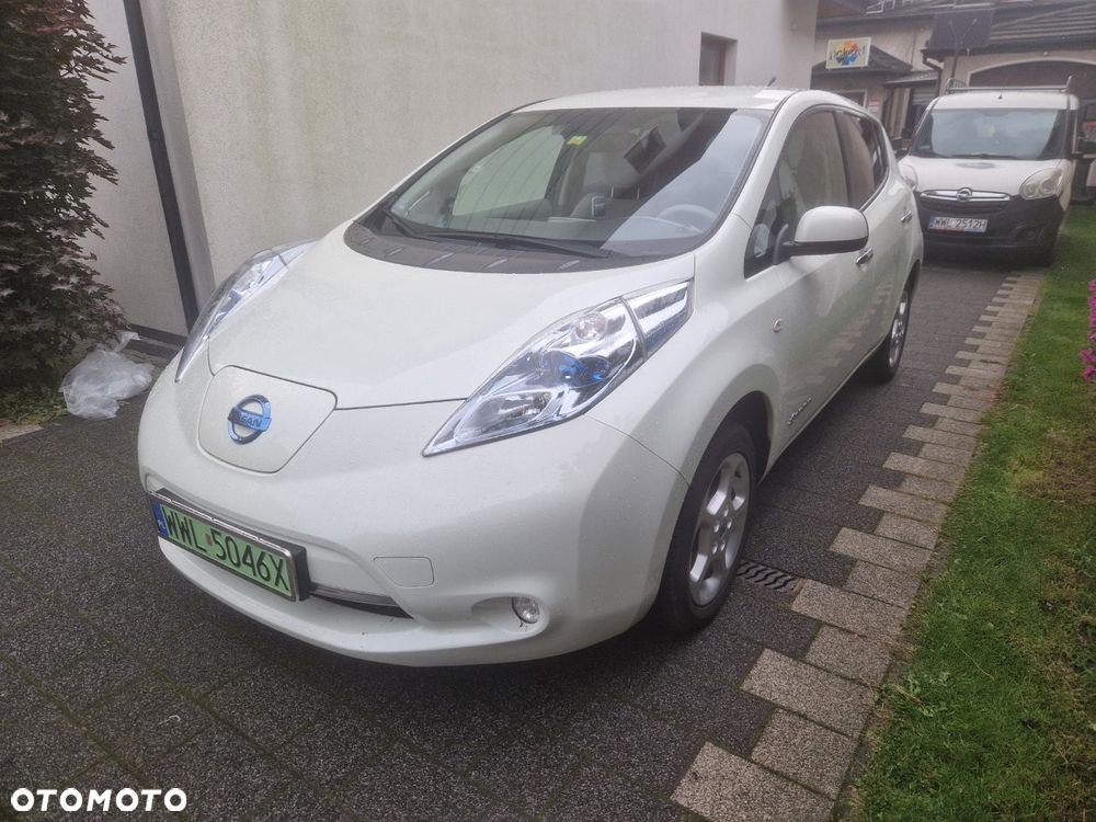 Nissan Leaf 24 kWh (mit Batterie) Visia + - 11