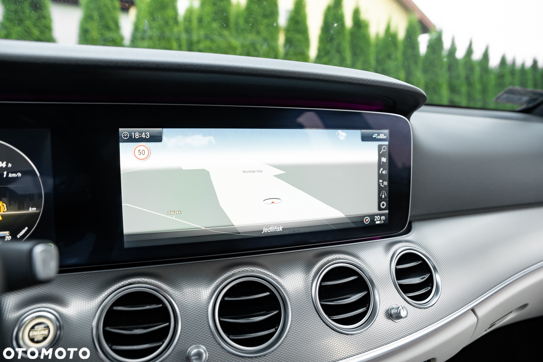 Mercedes-Benz Klasa E 200 4Matic 9G-TRONIC - 36