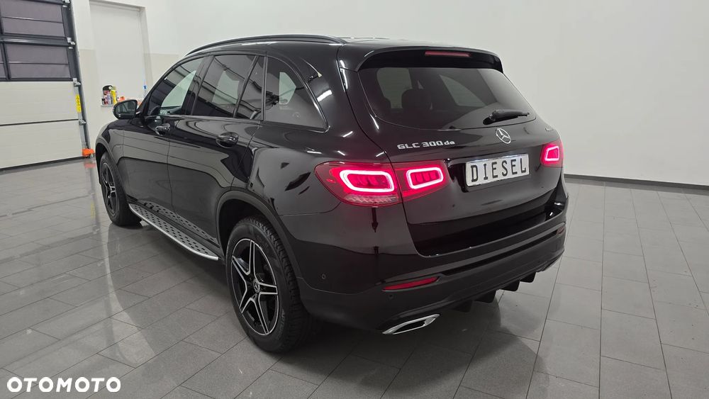 Mercedes-Benz GLC 300 de 4-Matic Business Edition - 4