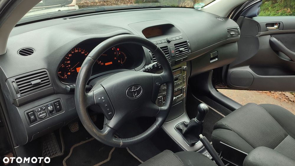 Toyota Avensis 1.8 VVT-i Executive - 4