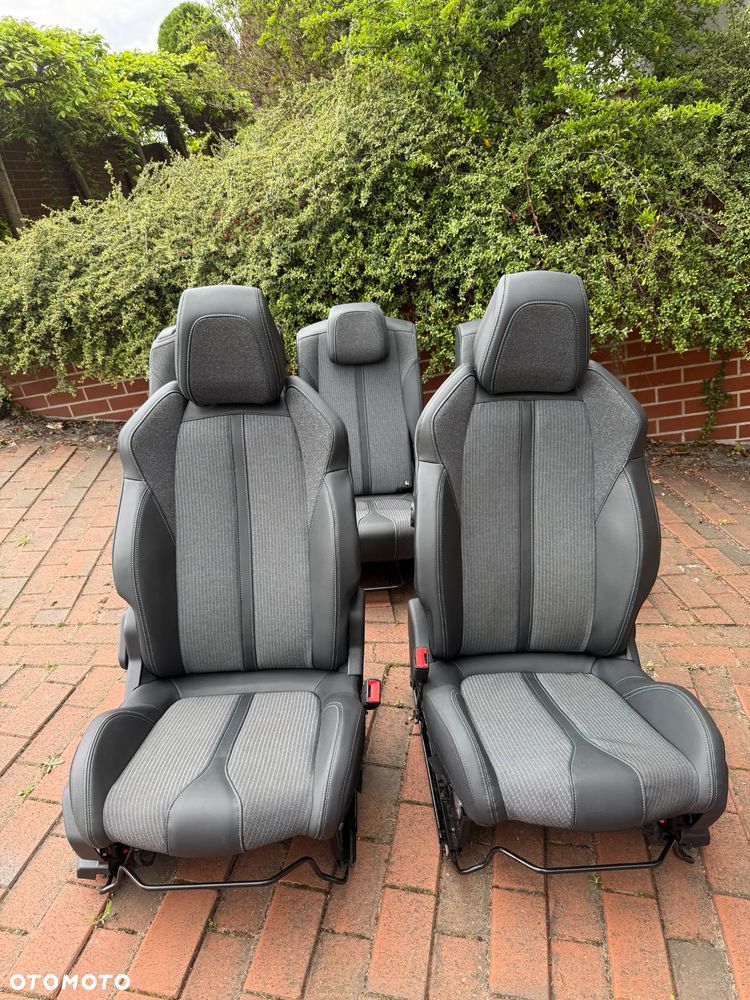 Zadbane fotele do Peugeouta 5008 - 6