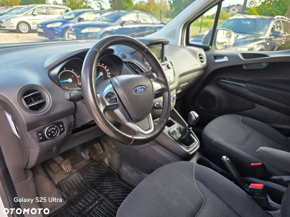 Ford Transit Courier - 23