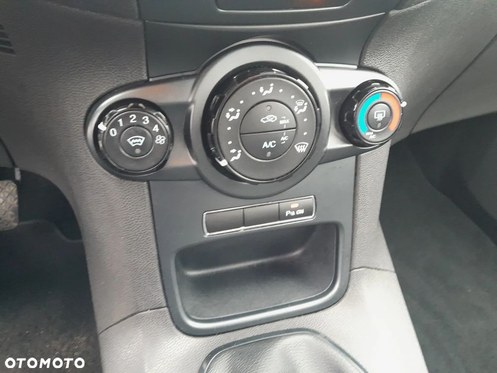 Ford Fiesta 1.0 Champions Edition - 14