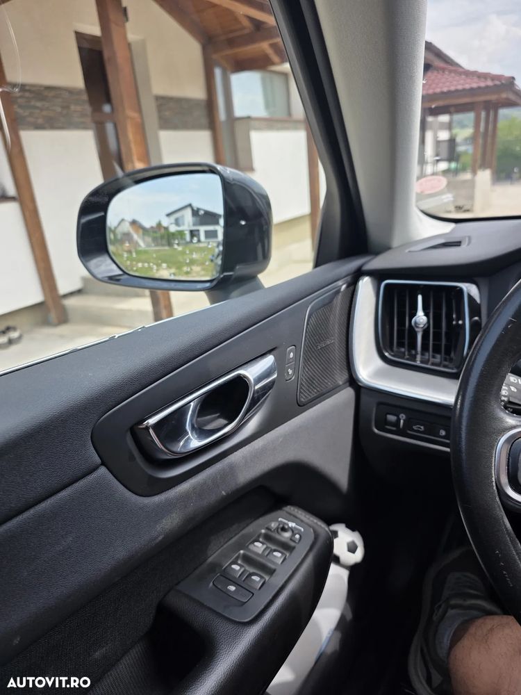 Volvo XC 60 T8 Twin Engine AWD Momentum - 11