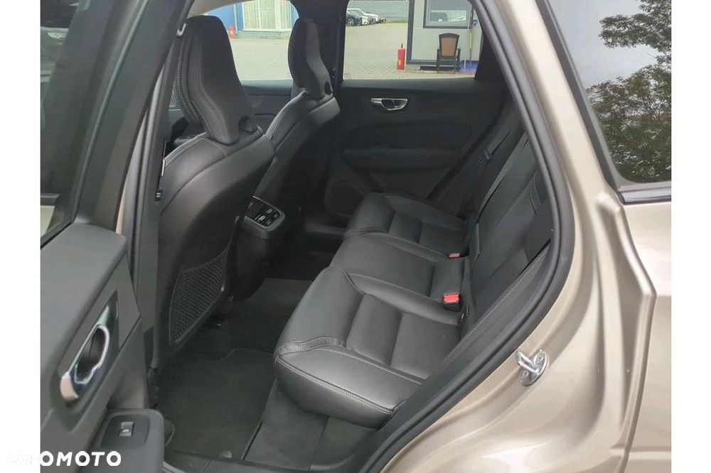Volvo XC 60 B5 B AWD Ultra Dark - 7