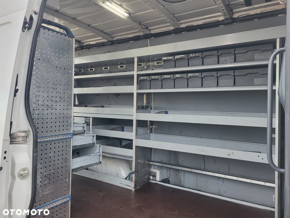 Volkswagen Crafter blaszak z zabudową warsztatową sortimo klima super stan - 6