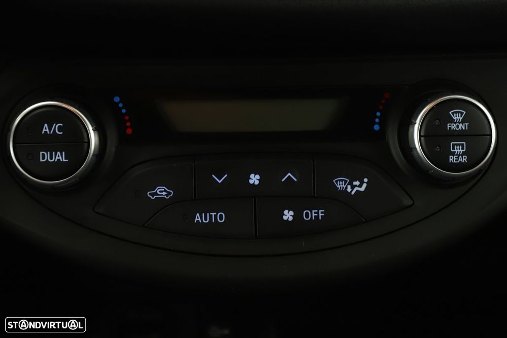 Toyota Yaris 1.5 HSD Square Collec.White - 11