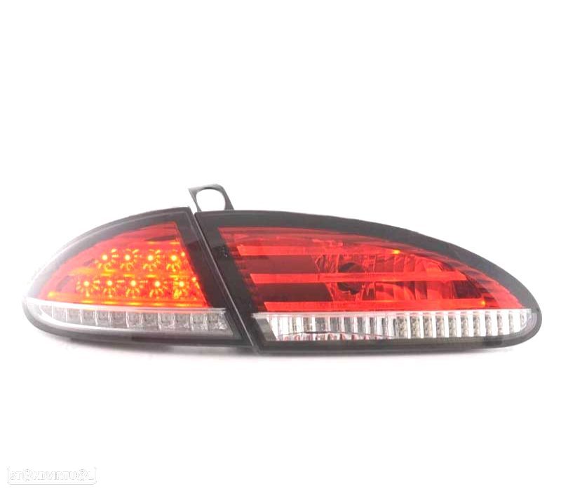 FAROLINS TRASEIROS LED SEAT LEON 1P 04-09 VERMELHO CROMADO - 3