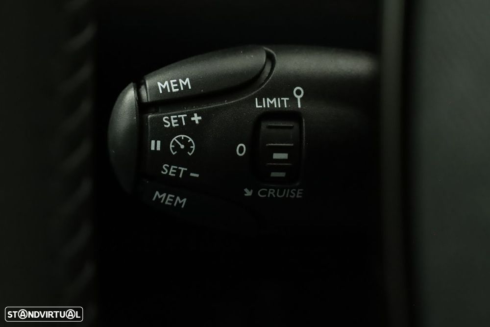 Peugeot 2008 1.2 PureTech Allure - 18