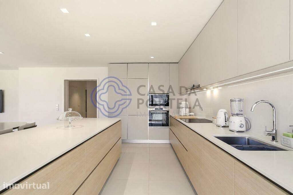 Apartamento T3 como novo, com 2 lugares de garagem e arrecadação — Pát - Grande imagem: 5/29