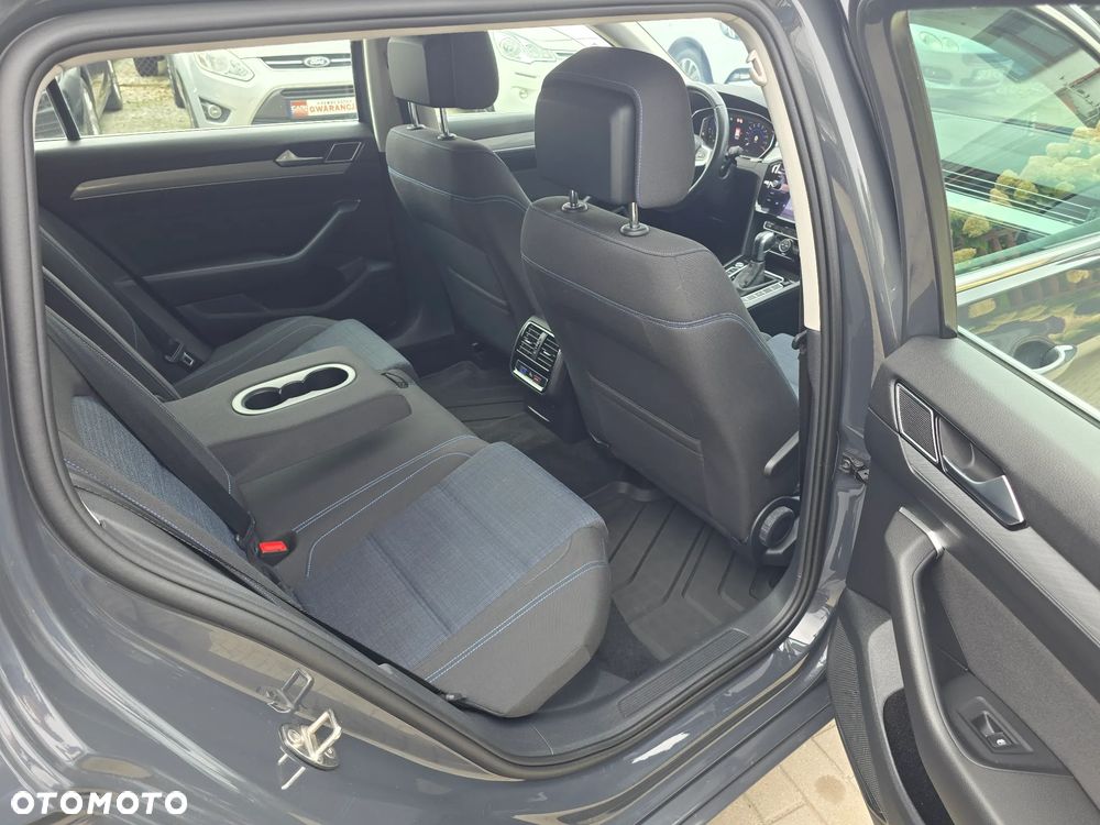 Volkswagen Passat Variant - 11