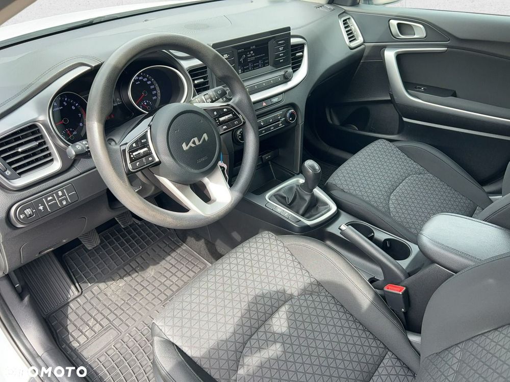 Kia Ceed - 12