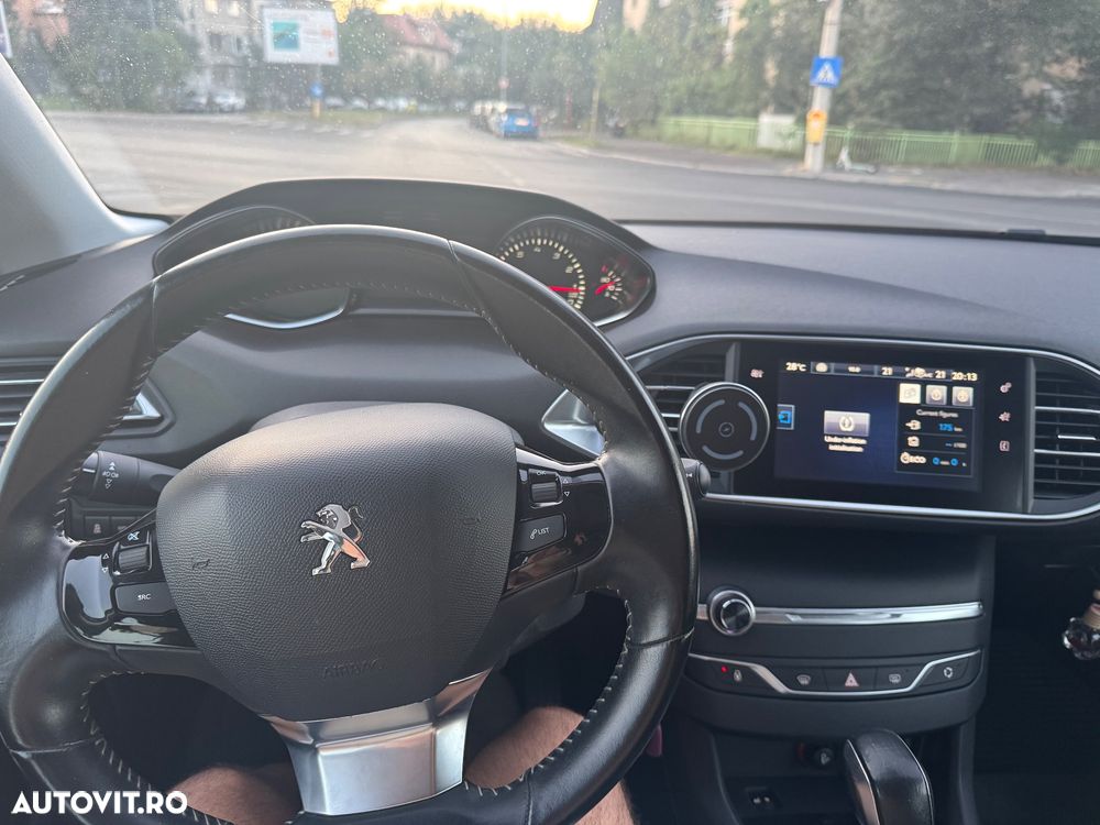 Peugeot 308 1.2 L PureTech Turbo Active - 14