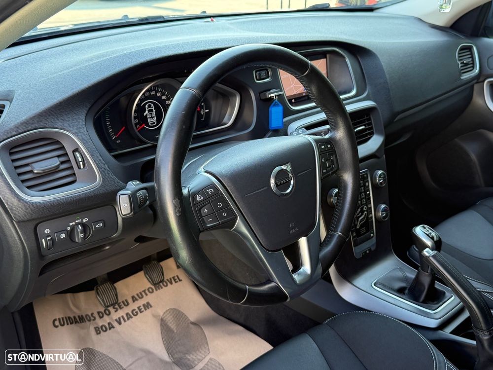 Volvo V40 2.0 D3 Momentum - 19