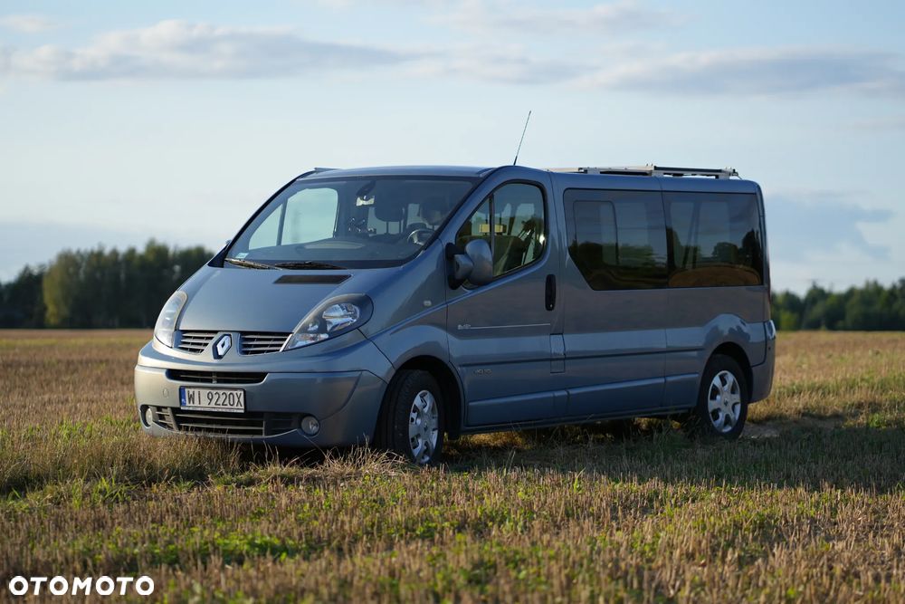 Renault Trafic Grand Passenger Black Edition - 4